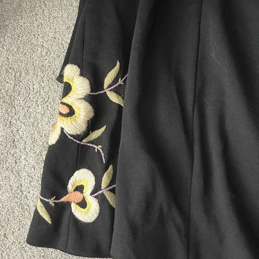 Long wool coat with embroidered accents in white and yellow by Kay Unger - Picture 5 of 10